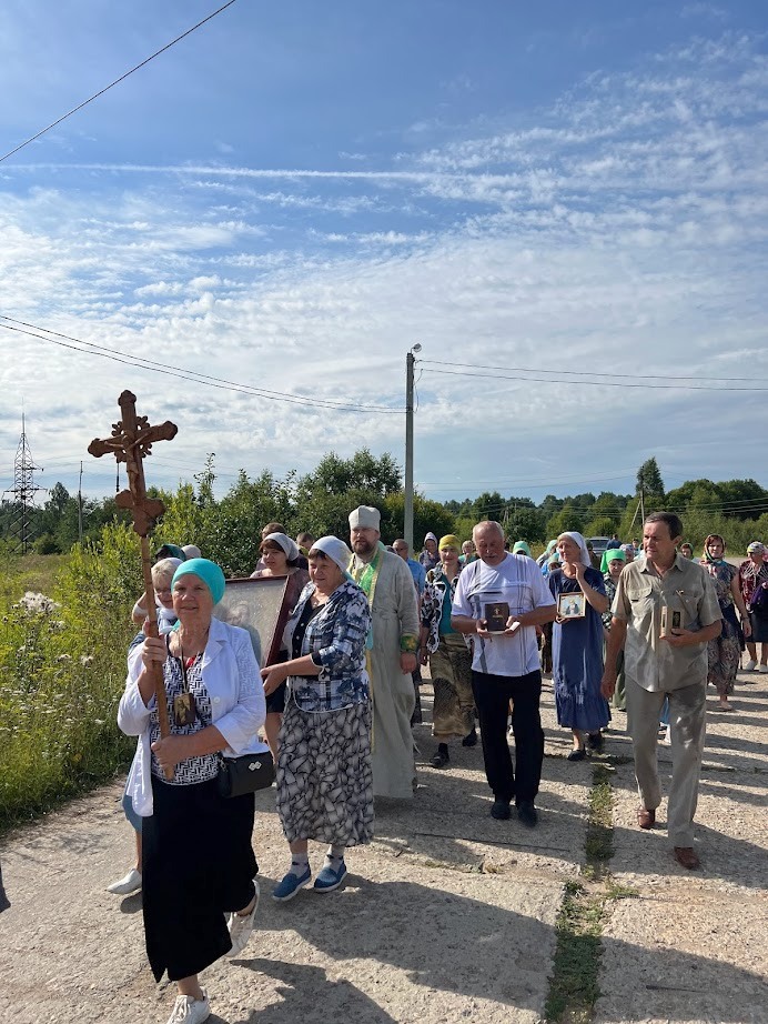 Храм всех скорбящих радость Карманово